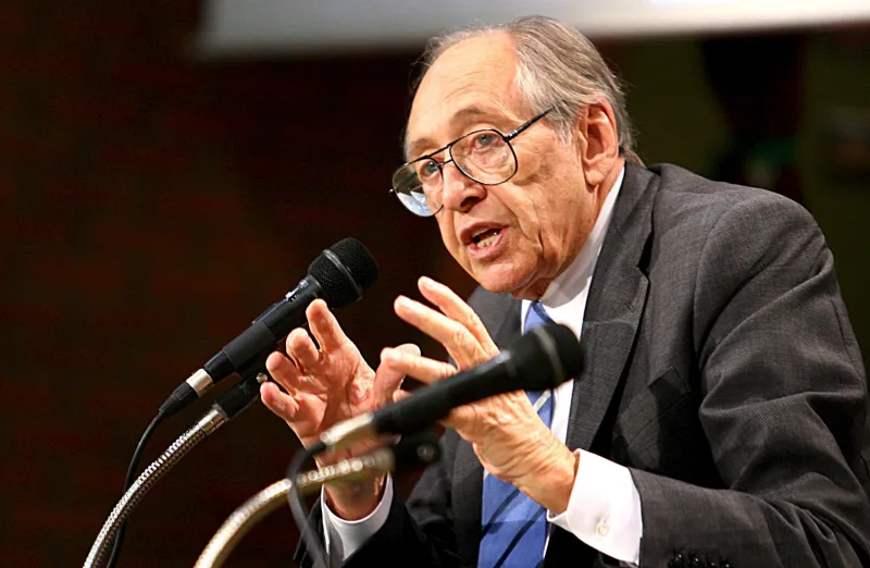 Toffler auguró la clonación y los dispositivos móviles, entre otras cosas.