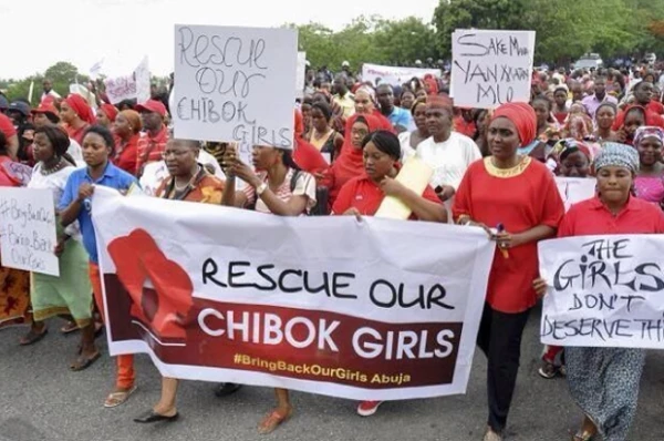 Recientemente el grupo Boko Haram anunció en un video que algunas de las niñas estaban siendo vendidas, lo que alarmó aún más a la sociedad.