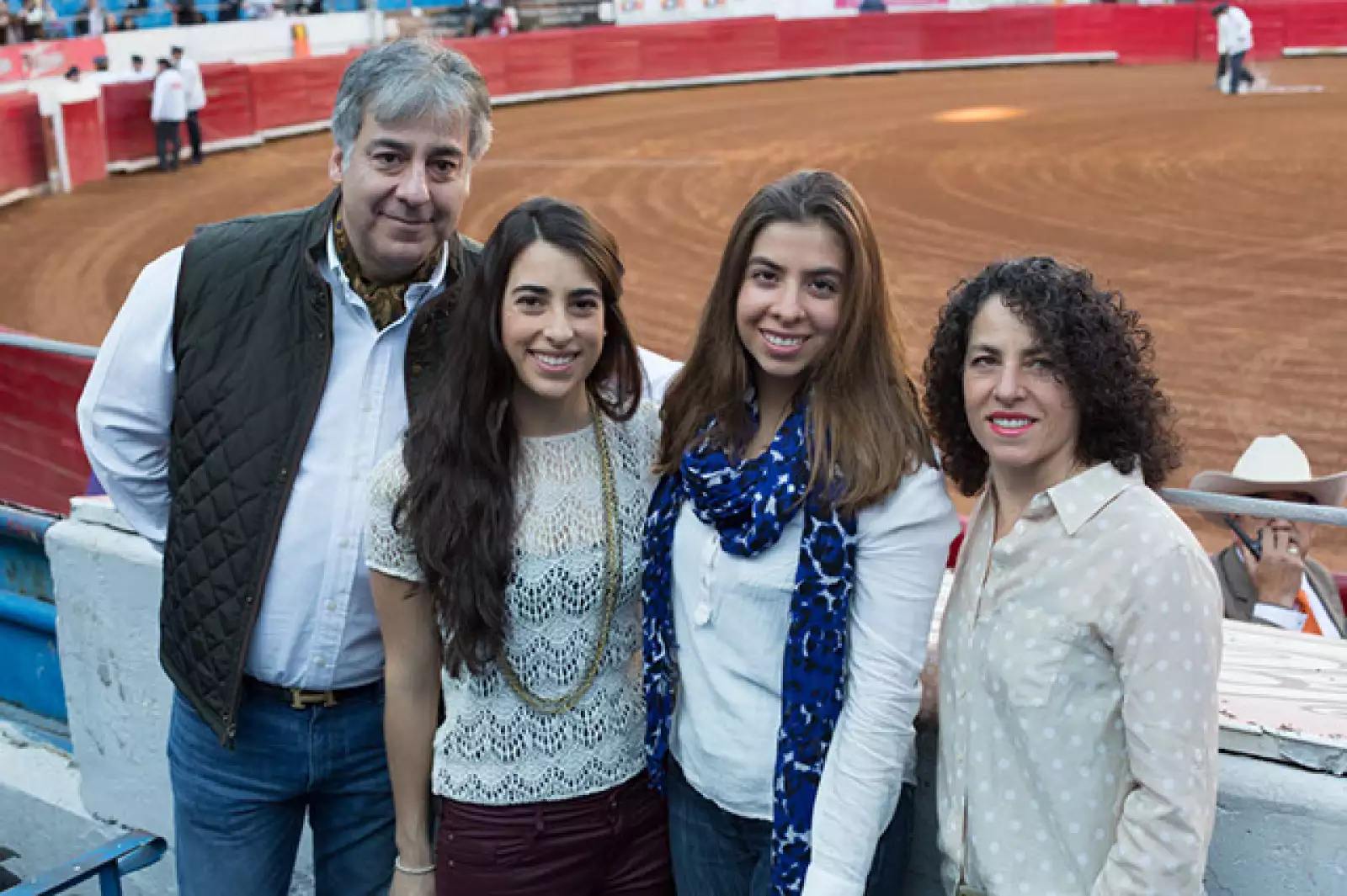 Jorge, Macarena, Marí­a y Mayuye Arriola