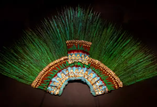 El penacho de Moctezuma, que se encuentra en Viena, Austria