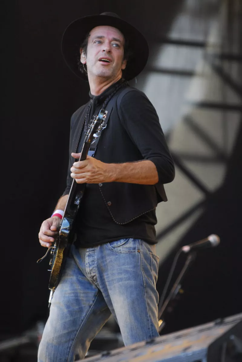 Benito, hijo mayor del fallecido cantautor, descalificó el libro que narra las últimas horas de Cerati antes de caer en coma, pues según él carece de veracidad y no estuvo autorizado por la familia.