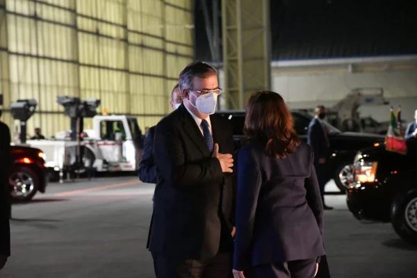 Marcelo Ebrard y Kamala Harris.