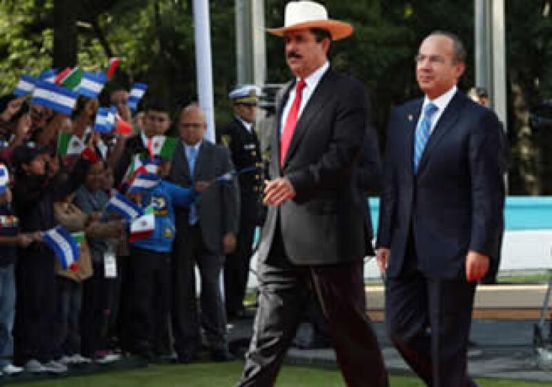 Manuel Zelaya se reunió con Felipe Calderón. (Foto: Cortesía Presidencia)