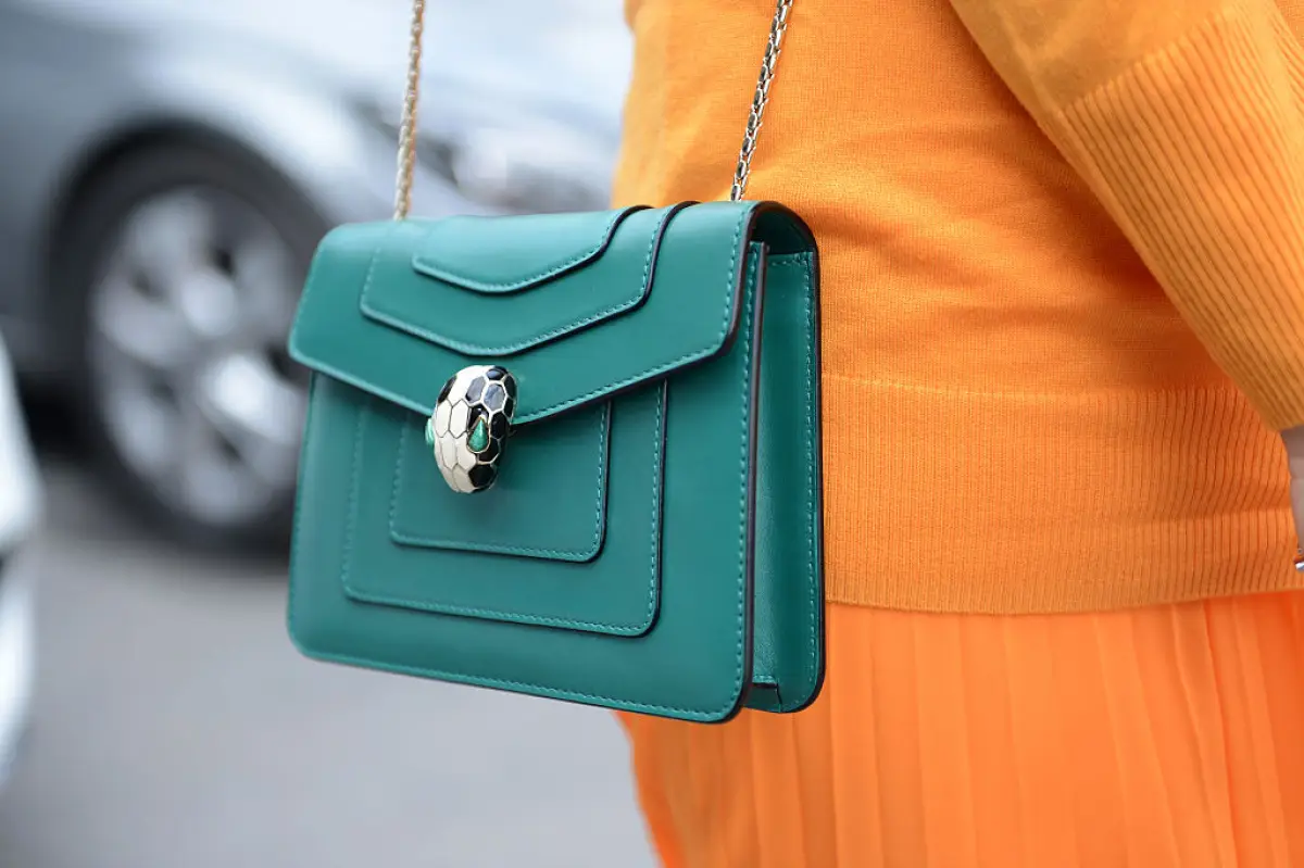 foto del bolso iconico de Bulgari llamado Serpenti Forever Top Handle