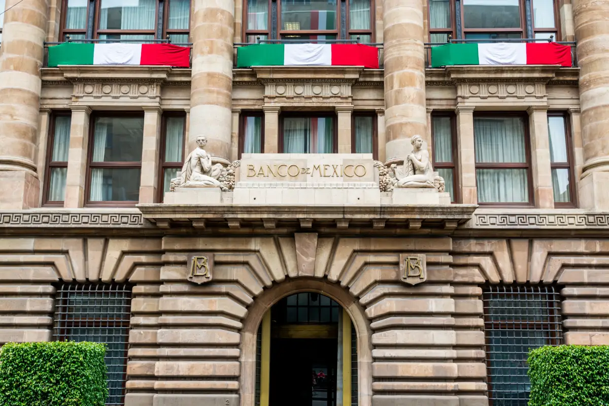 Fachada del banco central mexicano ubicado en la calle de 5 de mayo del Centro Histórico. También conocido como Banxico y Banco de México, sus funciones son cruciales para la economía mexicana