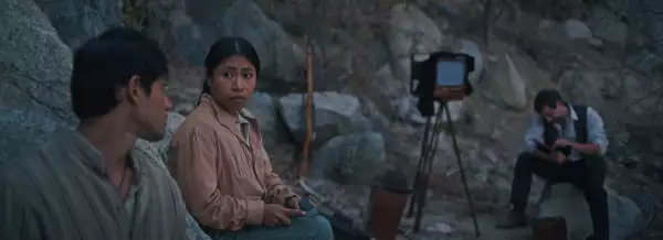 Allan Urbano (Inés), Yalitza Aparicio (Dionisia) y Pedor Fontaine (Carlo).jpg