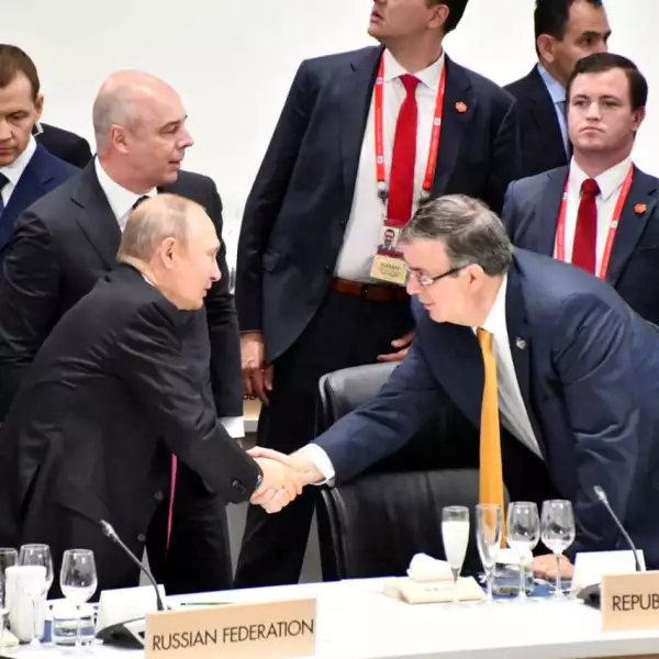 Ebrard y Putin
