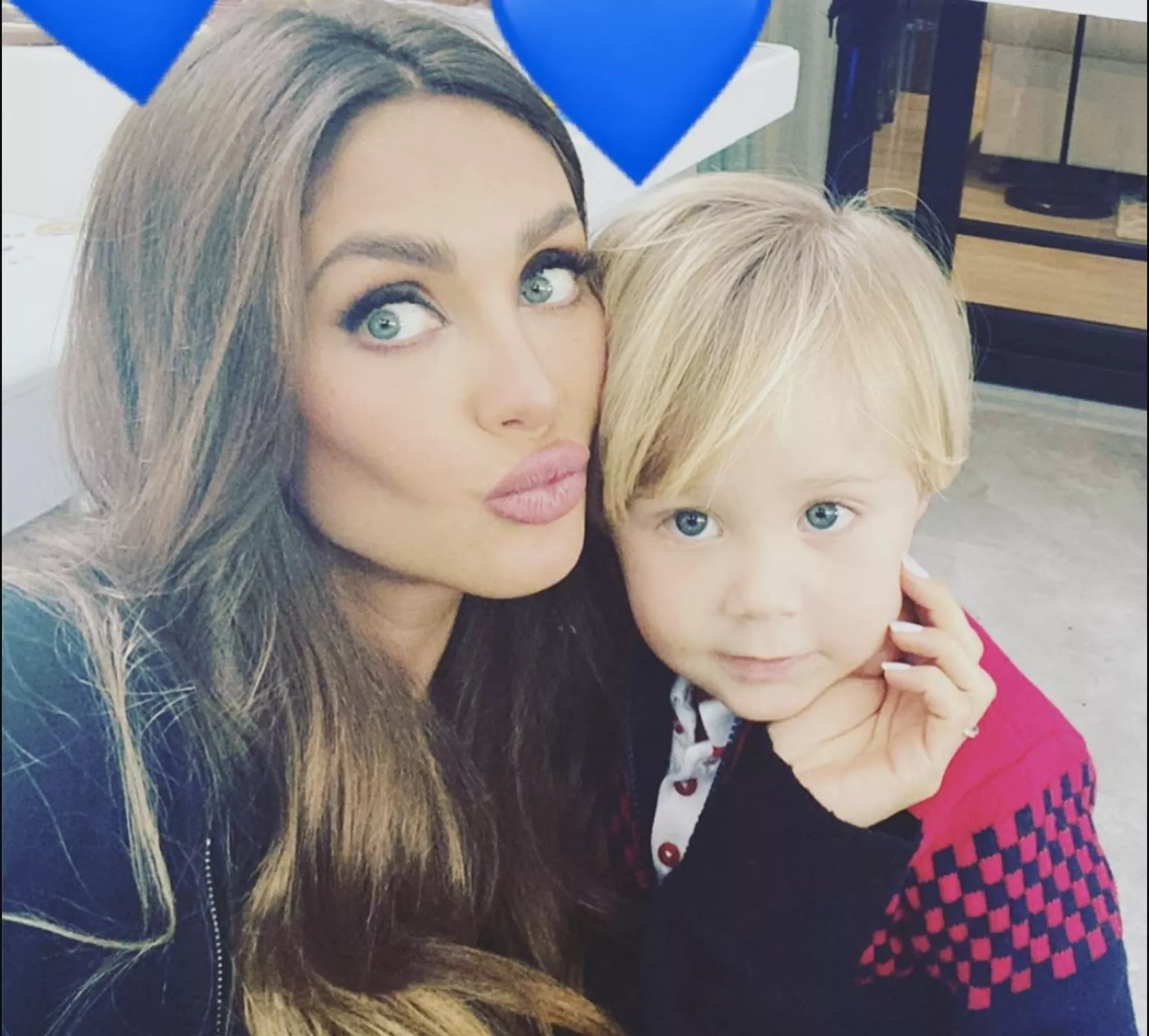 Anahí y su hijo Manuelito