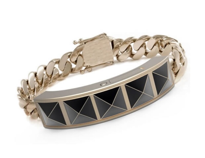 La pulsera de Rebecca Minkoff se comunica con tu celular por Bluetooth.