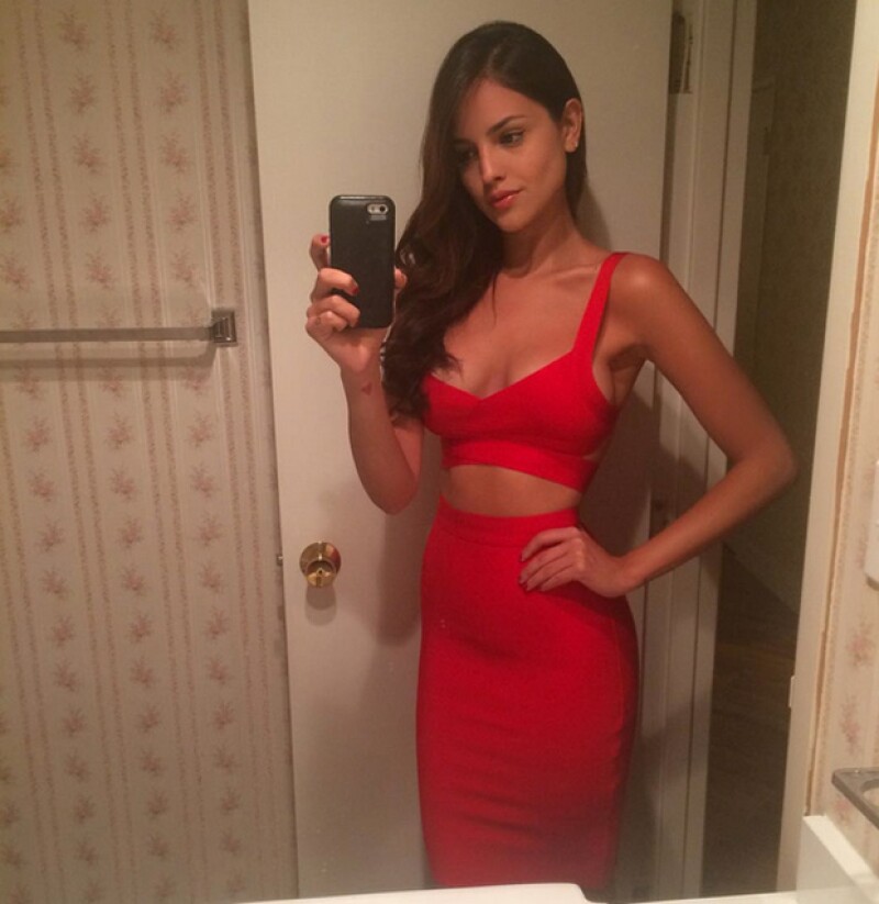 Eiza González reveló su nuevo color de pelo en su cuenta de Instagram.