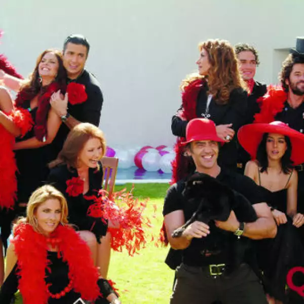 Jorge Kawaghi, Michelle Salas, Lucero, Jaime Camil, Christiane Magnani, Marcela Cuevas, Adela Micha, Alfonso Herrera, Felipe Fernández del Paso, Kate del Castillo, Alejandro Fernández, Cecilia Suárez, Eugenio López