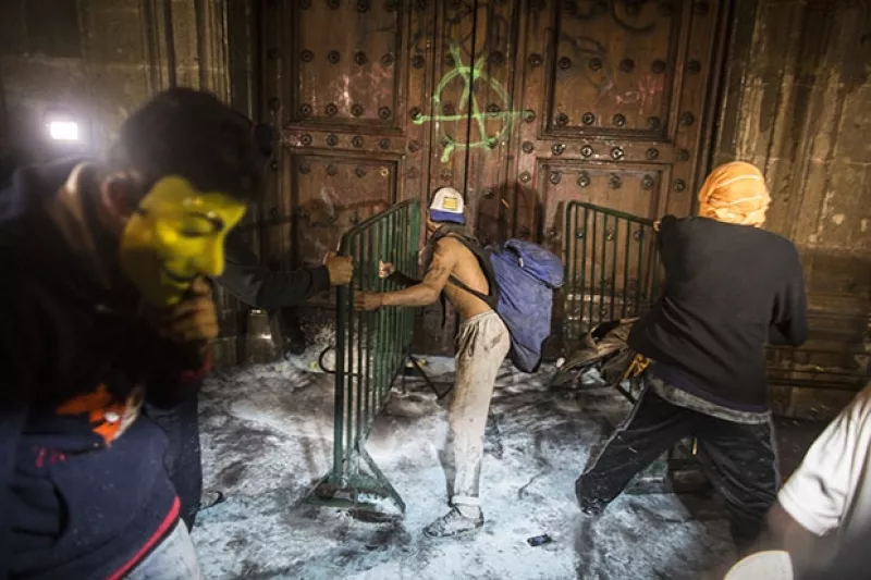 Las protestas por el caso Ayotzinapa y la muerte de Hugo Sánchez Portugal fueron los acontecimientos más sobresalientes. Aquí un recuento.