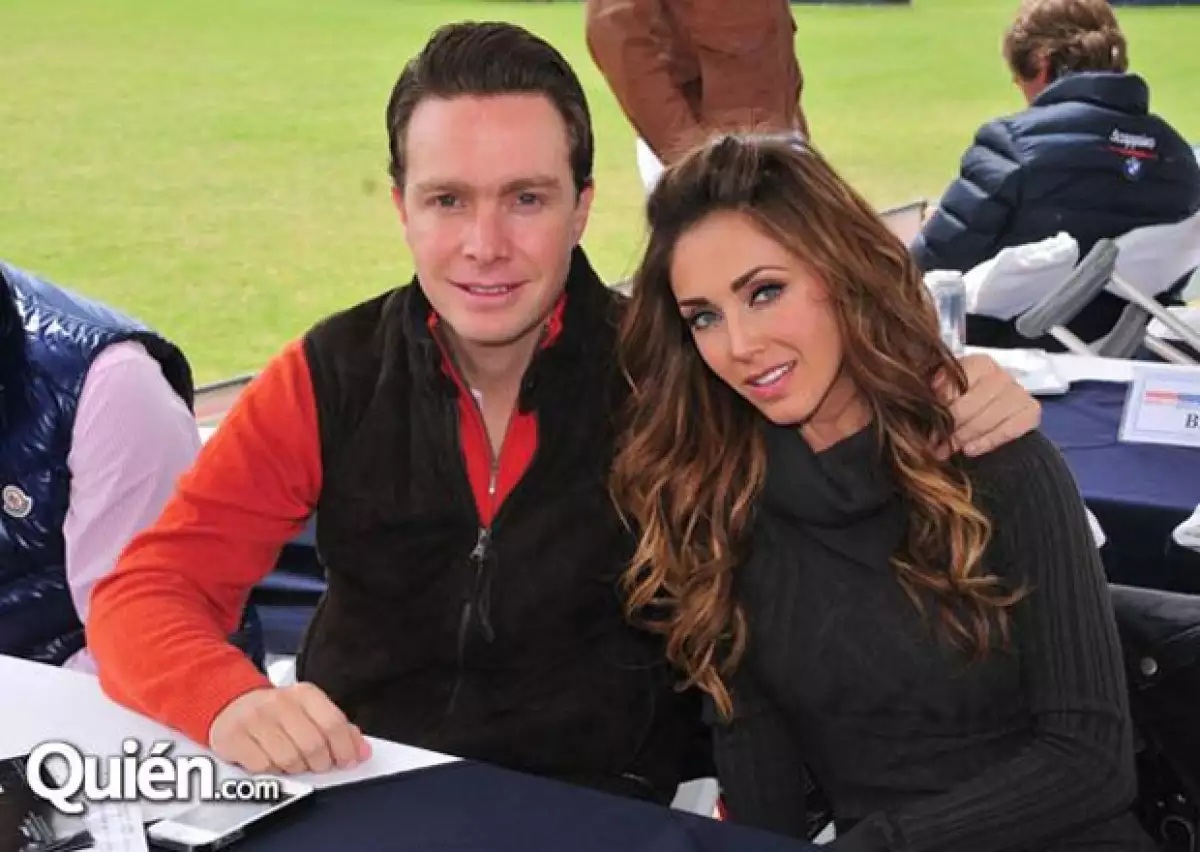 Anahí y Manuel Velasco cumplieron un año de feliz noviazgo. Checa la galería de sus fotos más románticas.