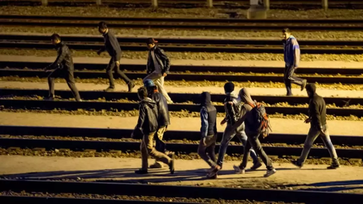 Algunos de los inmigrantes que trataron de llegar a Reino Unido a través de un túnel por Francia
