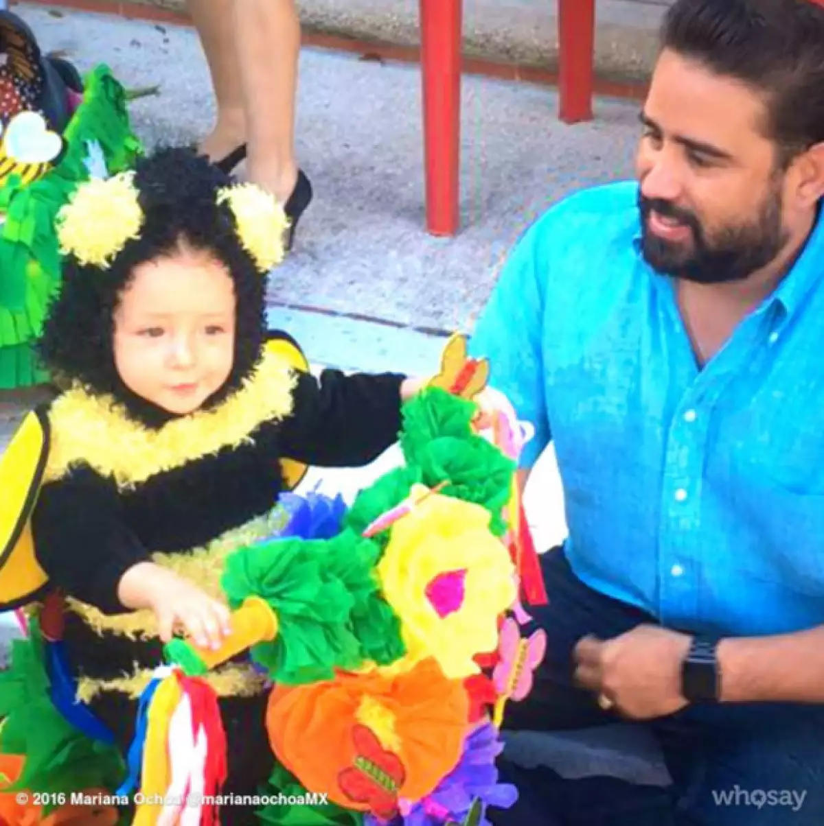 Acompañada de sus padres, Valentina posó para el lente de su mami