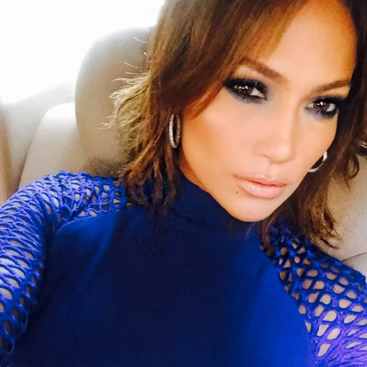 Después de verla por años con la misma larga longitud en el pelo, JLo conmociona con un nuevo corte, que seguramente se realizó para su nueva serie.