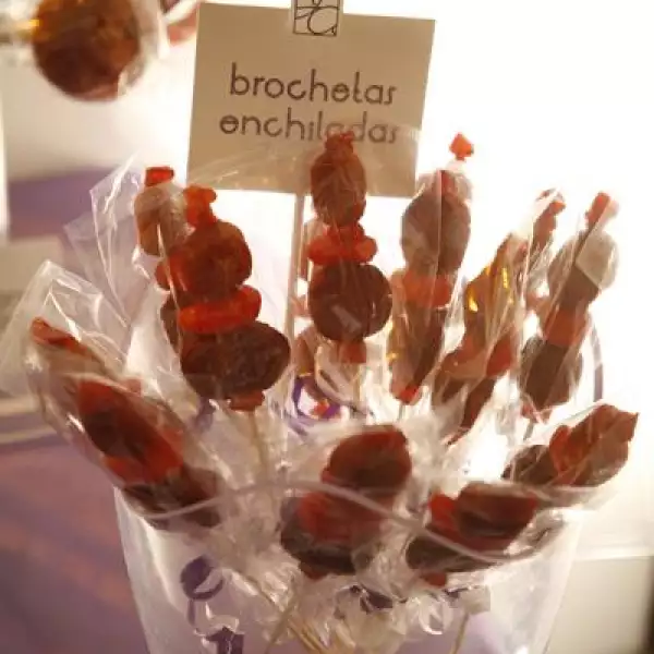 Boda Irene Chaparro y Alberto Pereyra mesa de dulces