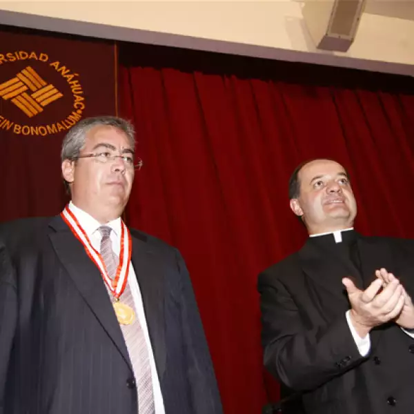 Medalla Anáhuac  a José Antonio Alonso