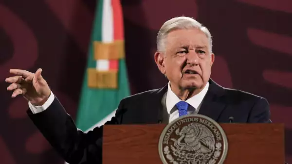 amlo se lanza contra marea rosa