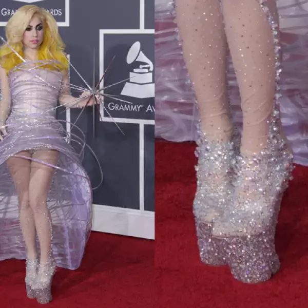 Lady Gaga llegando a la entrega de los Premios Grammy 2010.