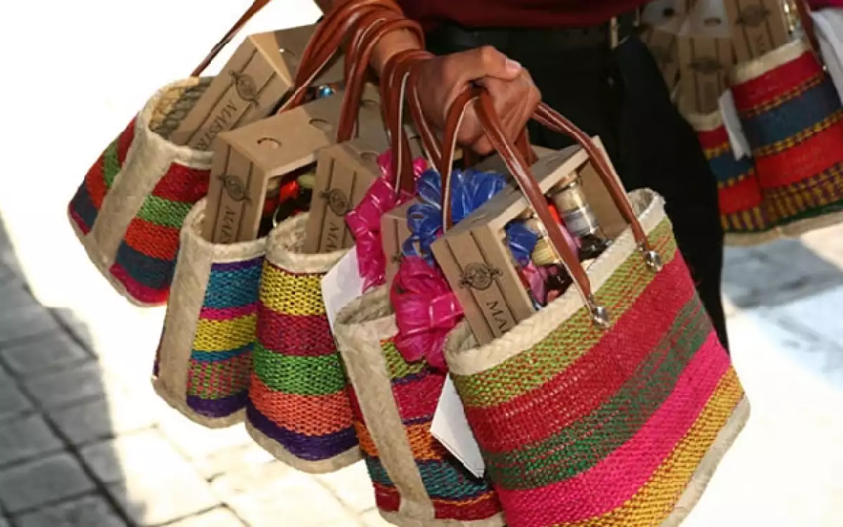 Cientos de bolsas iguales a estas fueron depositadas en una camioneta que iría con rumbo a Centro Carso.