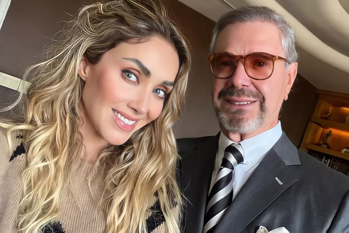 Anahí y su cirujano plástico Dr. Raúl López Infante