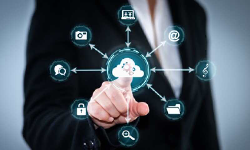La nube es un sistema de almacenamiento de datos que comparten servidores a gran escala. (Foto: iStock by Getty)