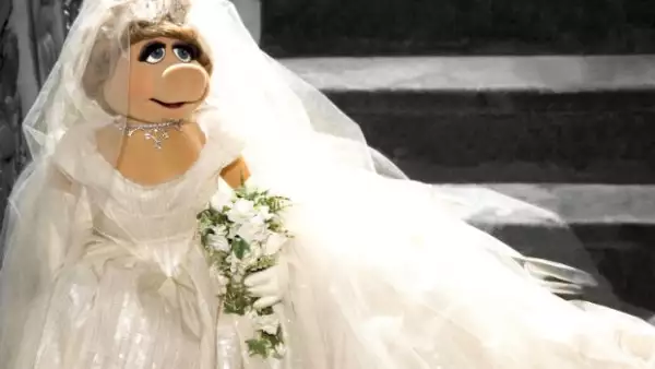 Todo parece indicar que la protagonista de The Muppets se casa, pues recurrió a la reconocida diseñadora para confeccionarle el modelo.