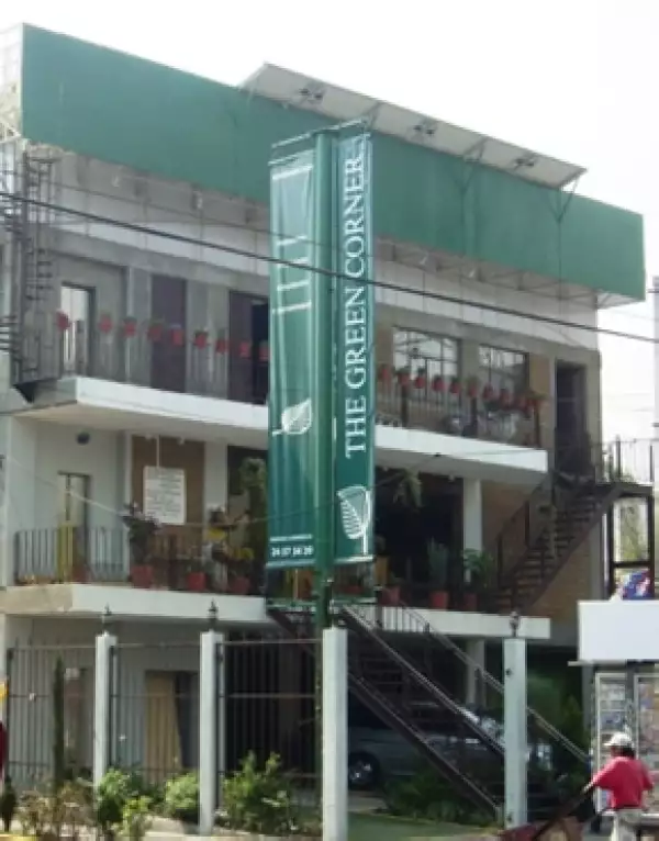 Hay varias sucursales de The Green Corner.