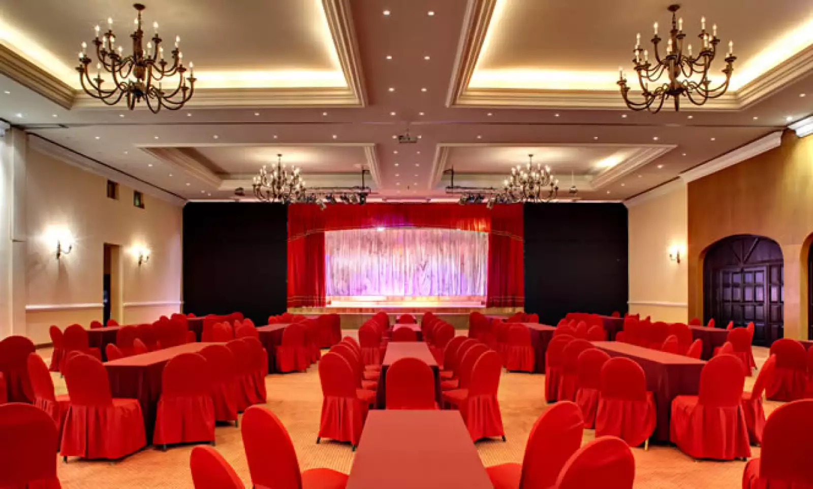 El centro de convenciones, para 600 personas, también fue parte de la remodelación extensa del hotel.