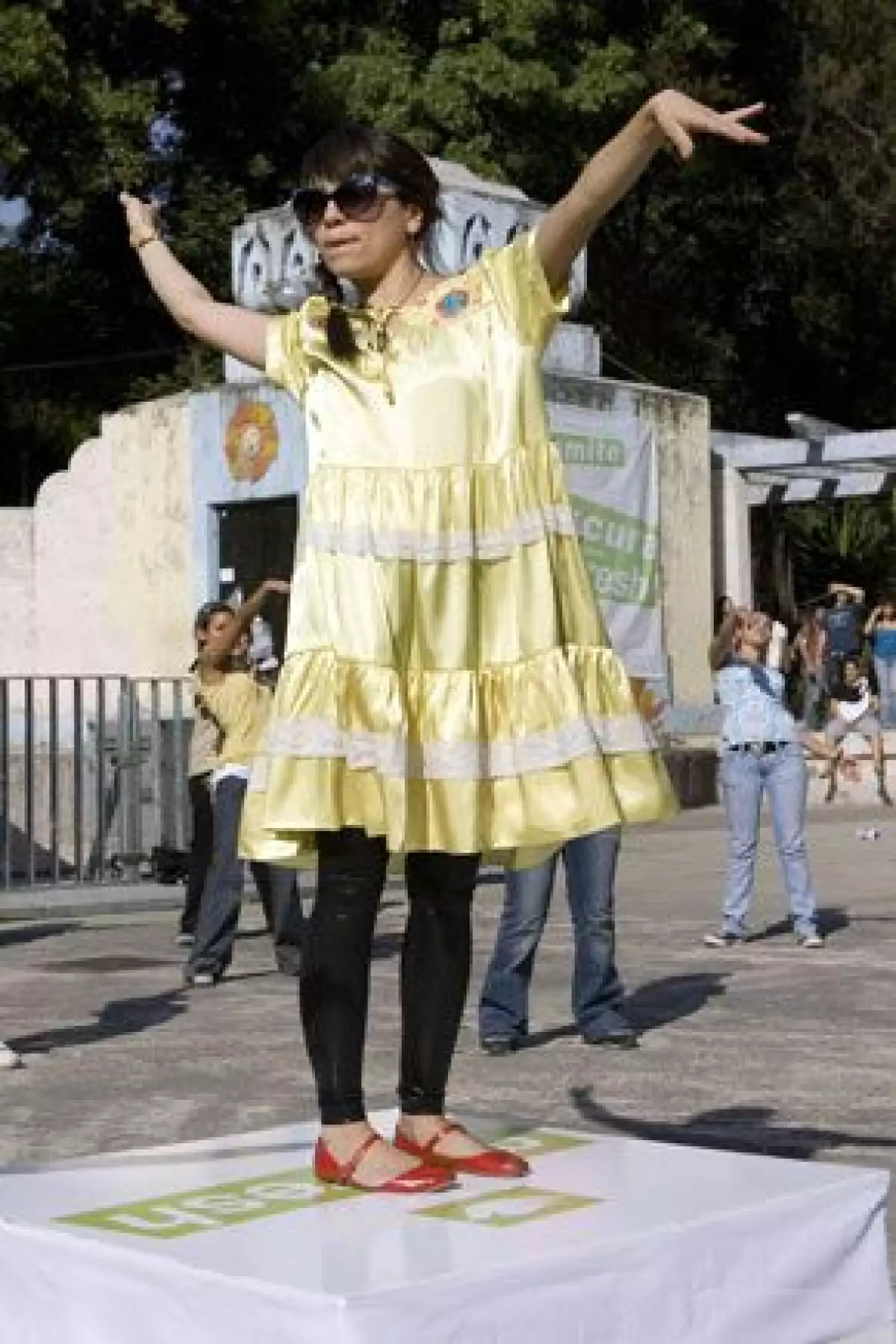 La cantante llamó a los jóvenes a ser honestos y libres, así como plantearse ideas frescas y positivas, como uno de los requisitos indispensables para triunfar en la vida.