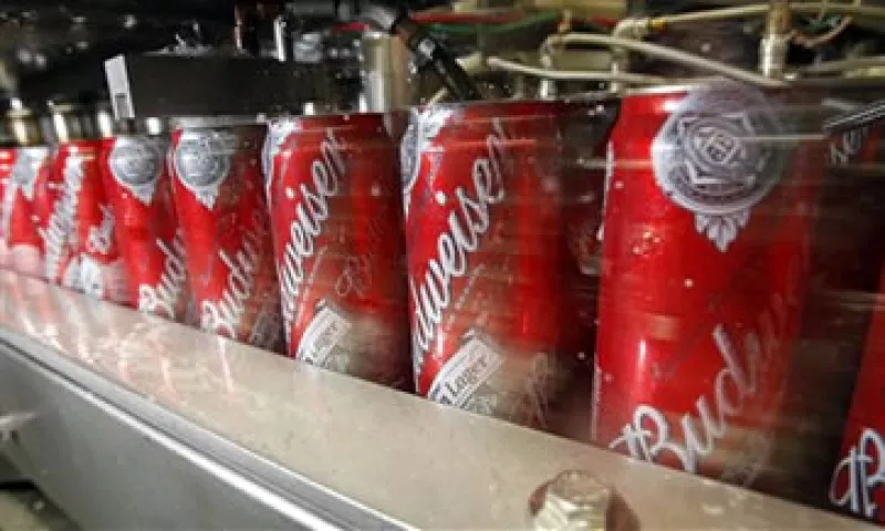 Anheuser-Busch InBev es fabricante de marcas como Budweiser. (Foto: AP)