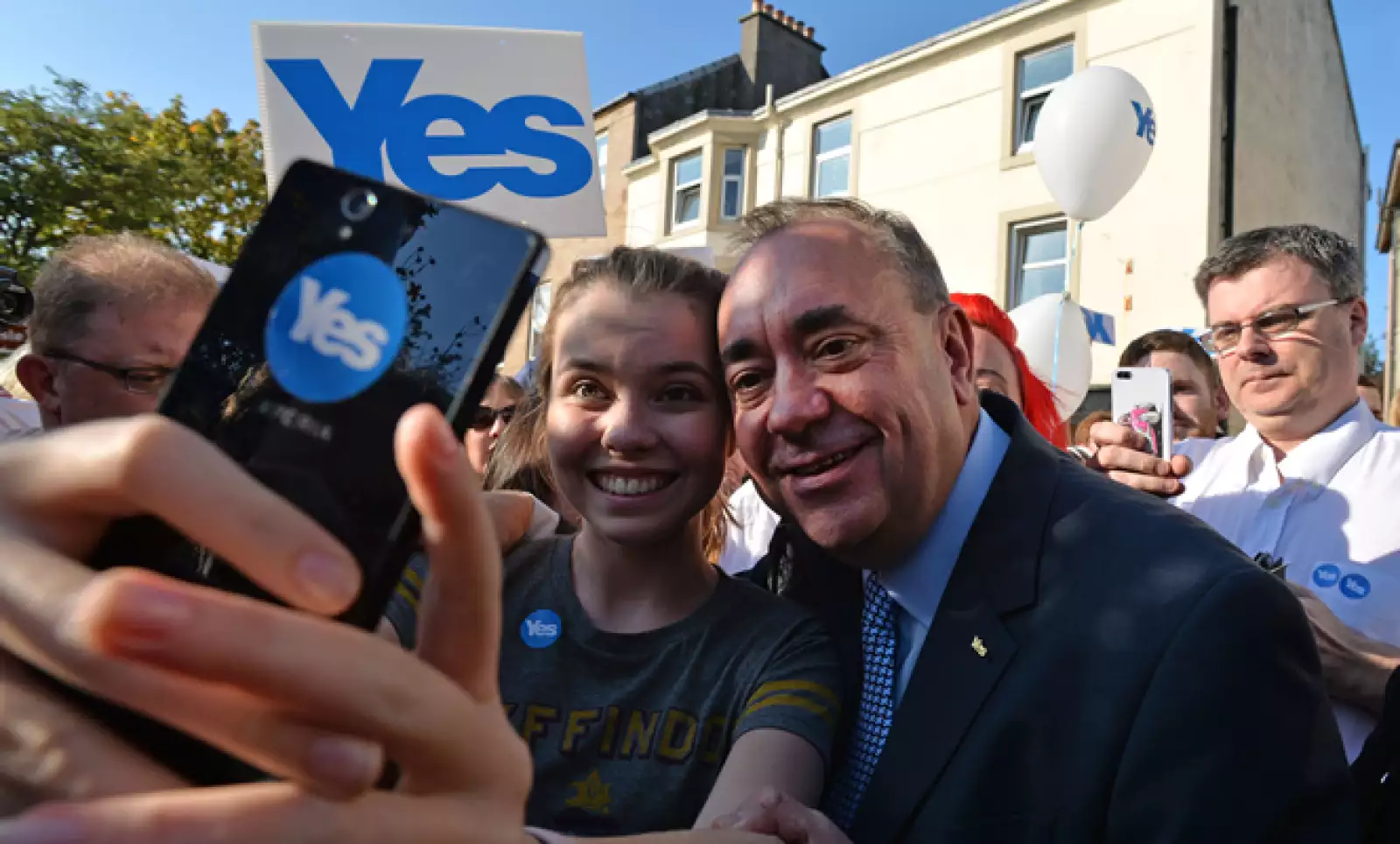 El primer ministro escocés, Alex Salmond, y promotor de la independencia dijo: "Levántense el viernes por la mañana para el primer día de un país mejor".