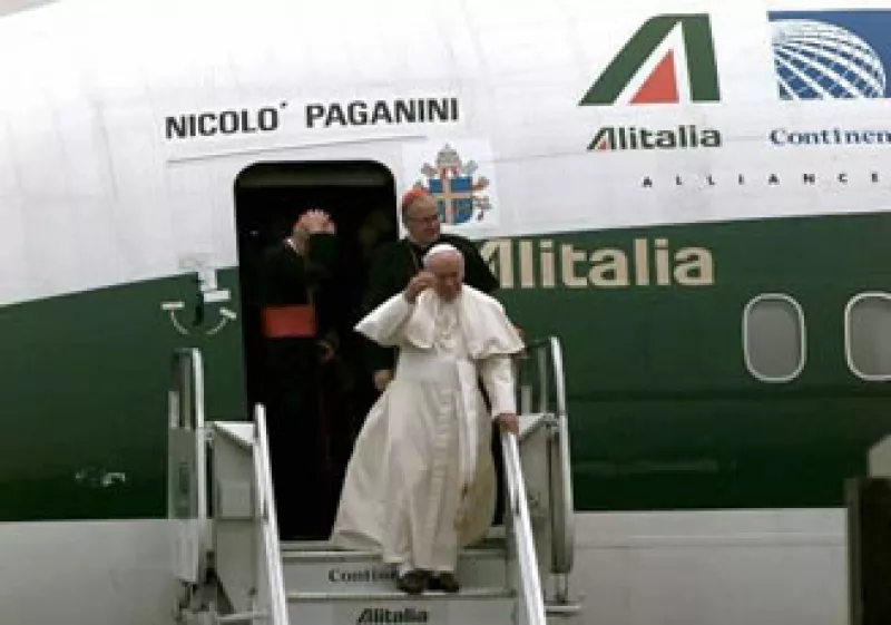 Se espera que 300,000 personas participen en actividades por la beatificación de Karol Wojtyla. (Foto: AP)