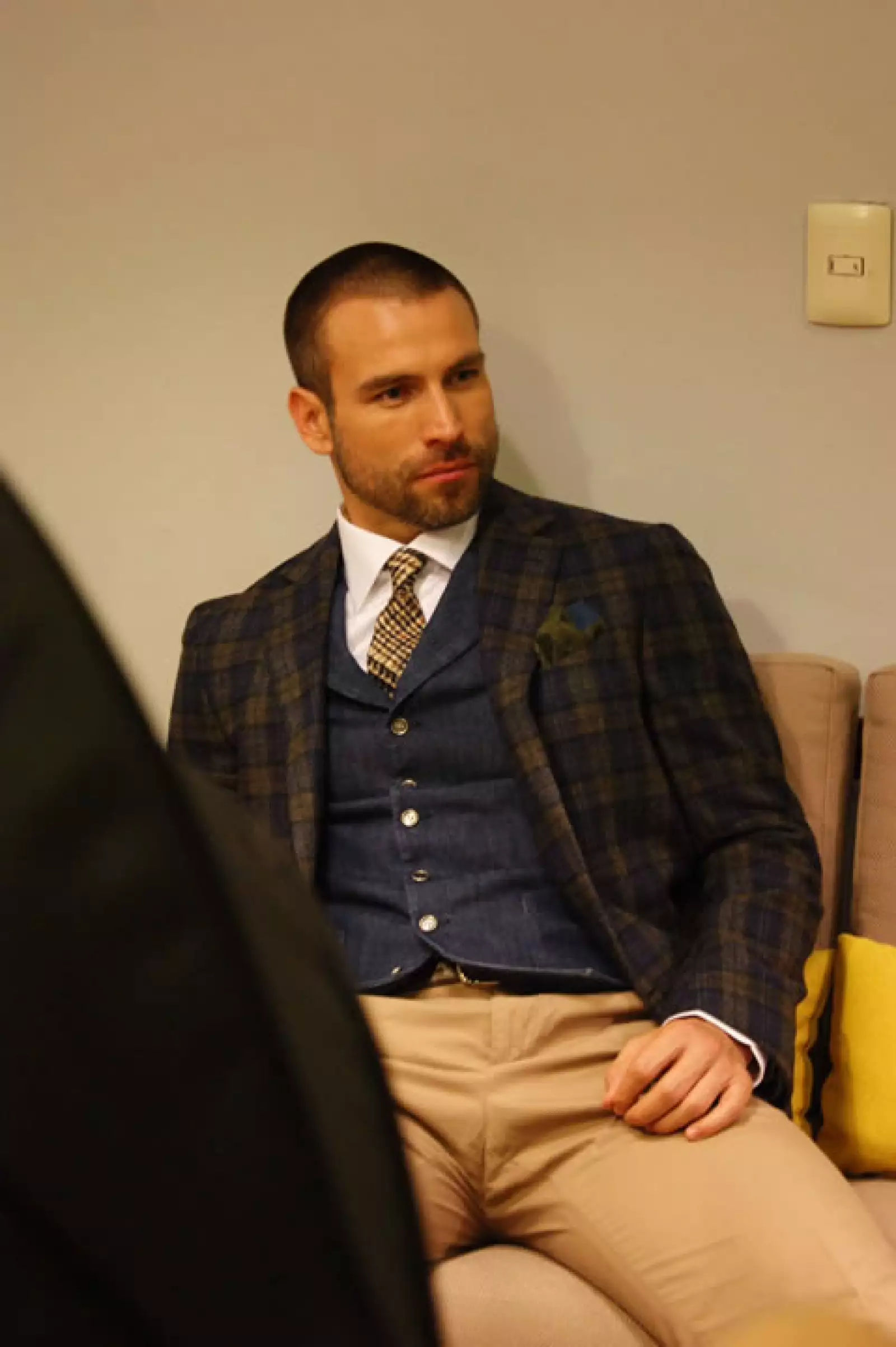 Su papel de Aurelio Casillas en `El señor de los cielos´, surgió del éxito de su breve participación en la serie `La reina del sur´, protagonizada por Kate del Castillo.