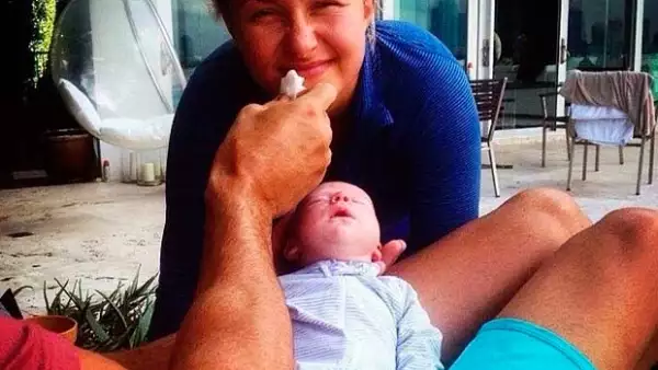 El prometido de la actriz, Wladimir Klitschko, publicó una foto en su Instagram en la que aparece Hayden y el nuevo miembro de la familia, Kaya.