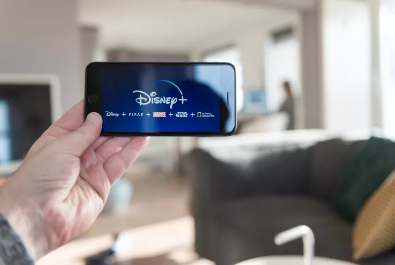 Disney+ sigue los pasos de Netflix: restringirá cuentas por hogar