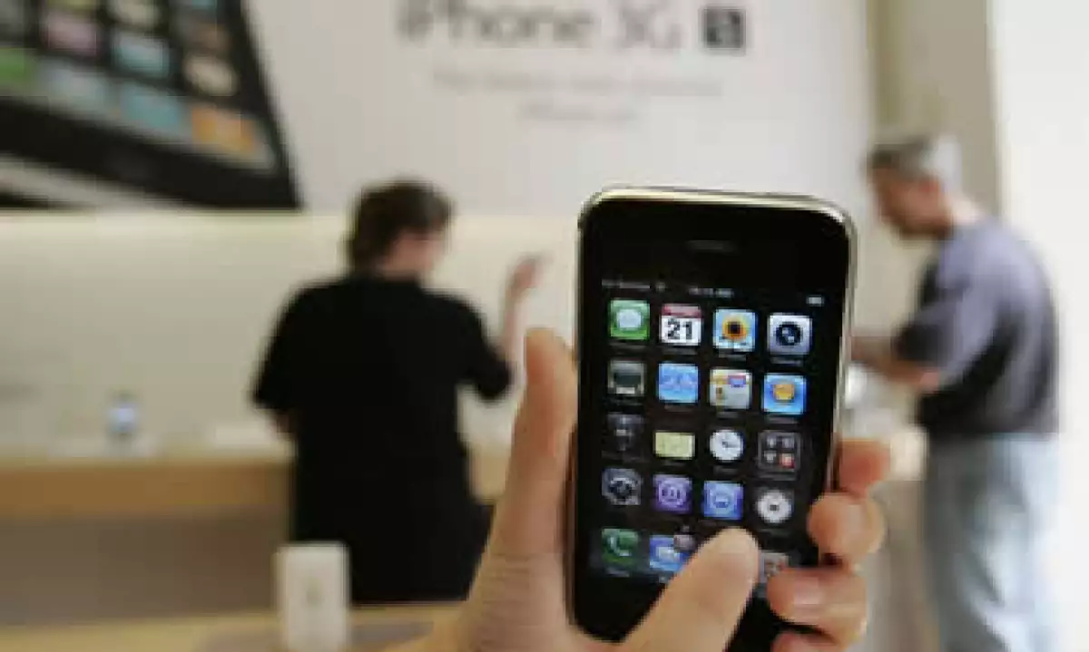 Considera mudarte a un plan de datos al adquirir tu primer ‘smartphone’, ahorrarás más que si lo usas como prepago.  (Foto: AP)