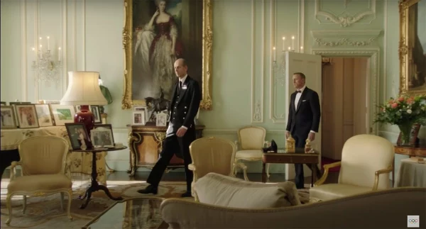 James Bond en el Palacio de Buckingham
