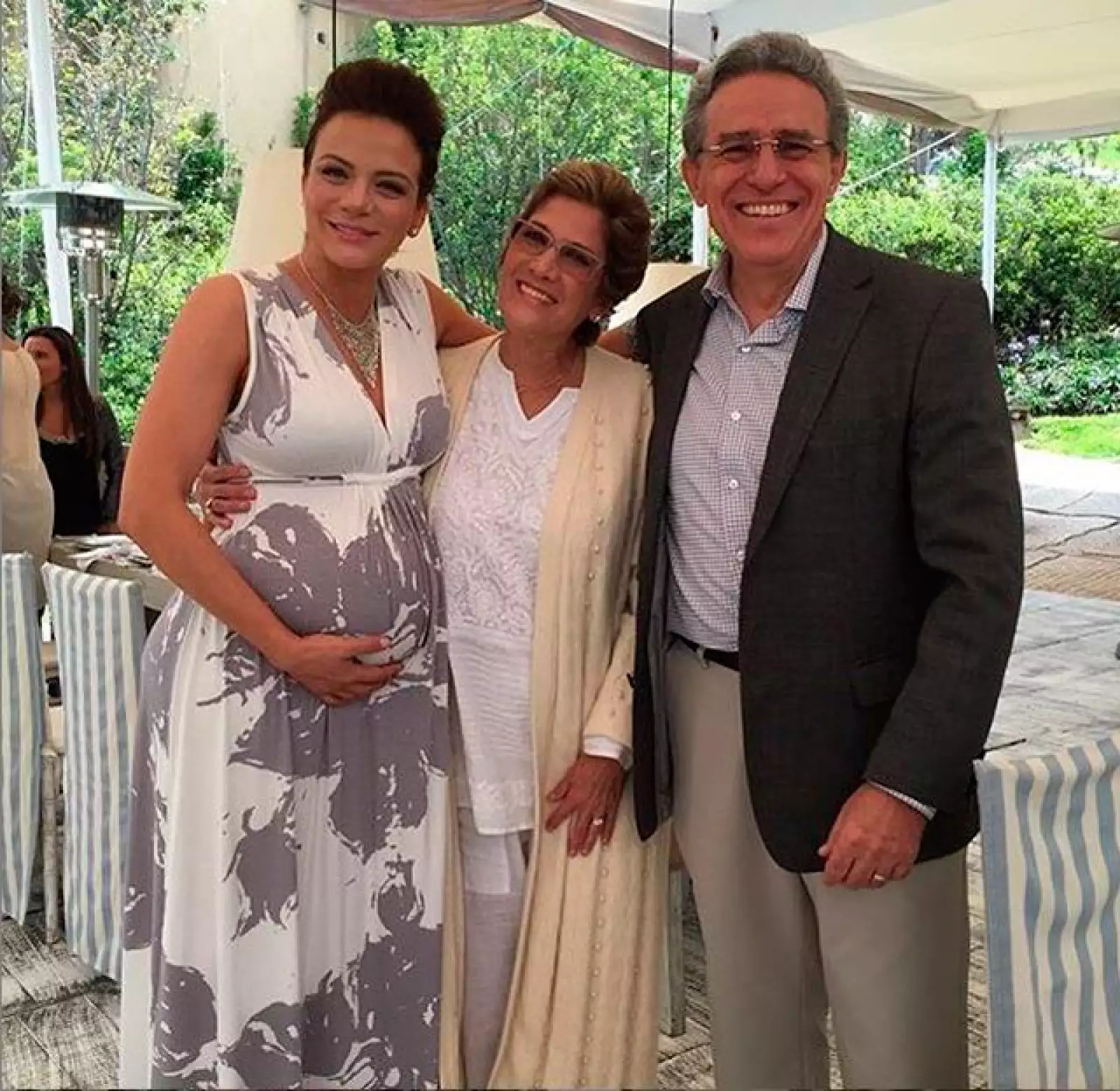 Durante su trayectoria como actriz, Silvia ha hecho grandes amigos, quienes la acompañaron en este importante día.