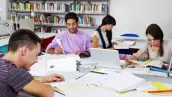 Las colegiaturas de las universidades privadas líderes superan el millón de pesos por carrera.