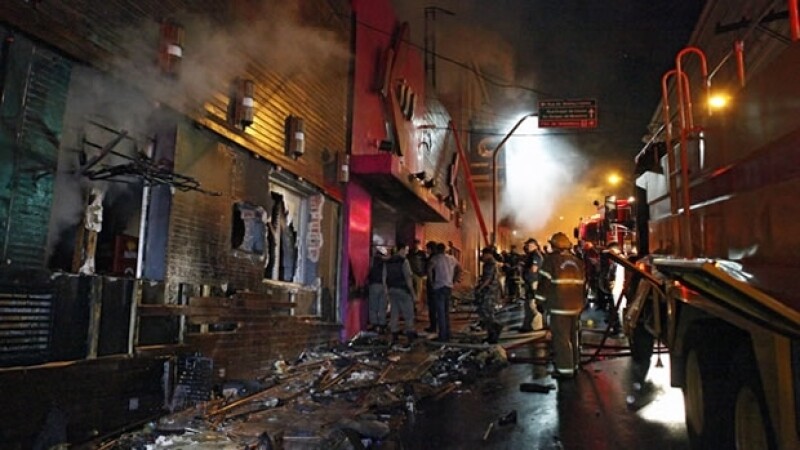 La madrugada del domingo un incendio en la discoteca Kiss, en el sur de Brasil, provocó al menos la muerte de 233 personas.
