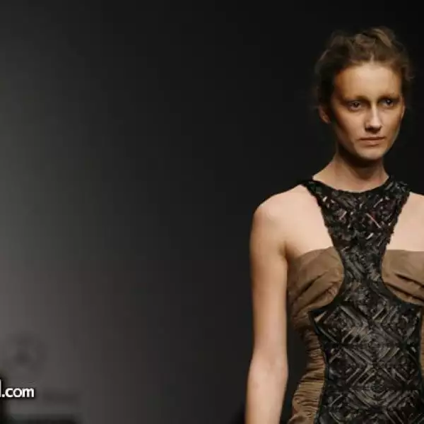 MBDF Pasarela Veneno en la pie