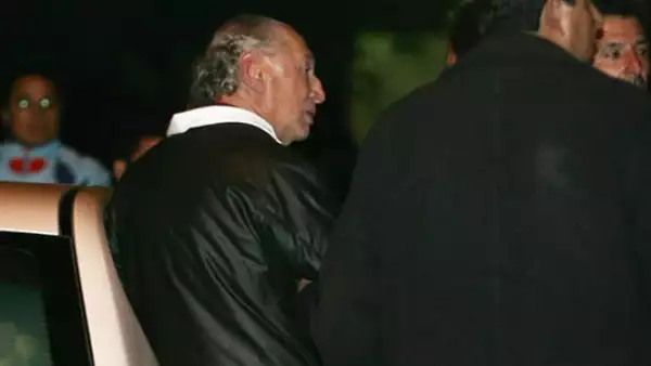 Las exequias se llevaron a cabo de manera privada, el padre del empresario, Alberto Saba, recibía a la gente en la puertas de su hogar.