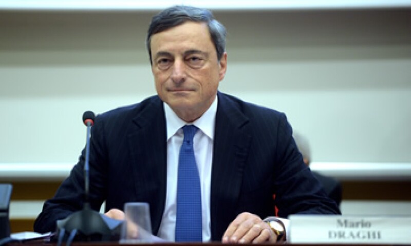 El jefe del BCE, Mario Draghi, espera que esta compra de valores le permita también incrementar el tamaño de su hoja de balance en hasta un 1 bde. (Foto: AFP )