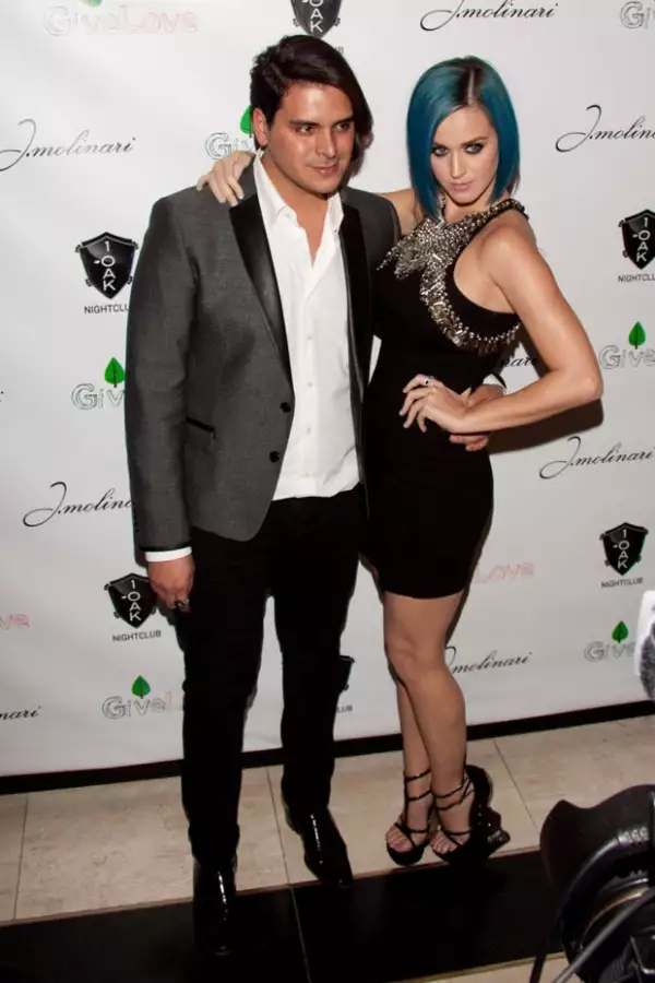 Katy lució muy contenta de estar acompañando a su gran amigo Molinari.