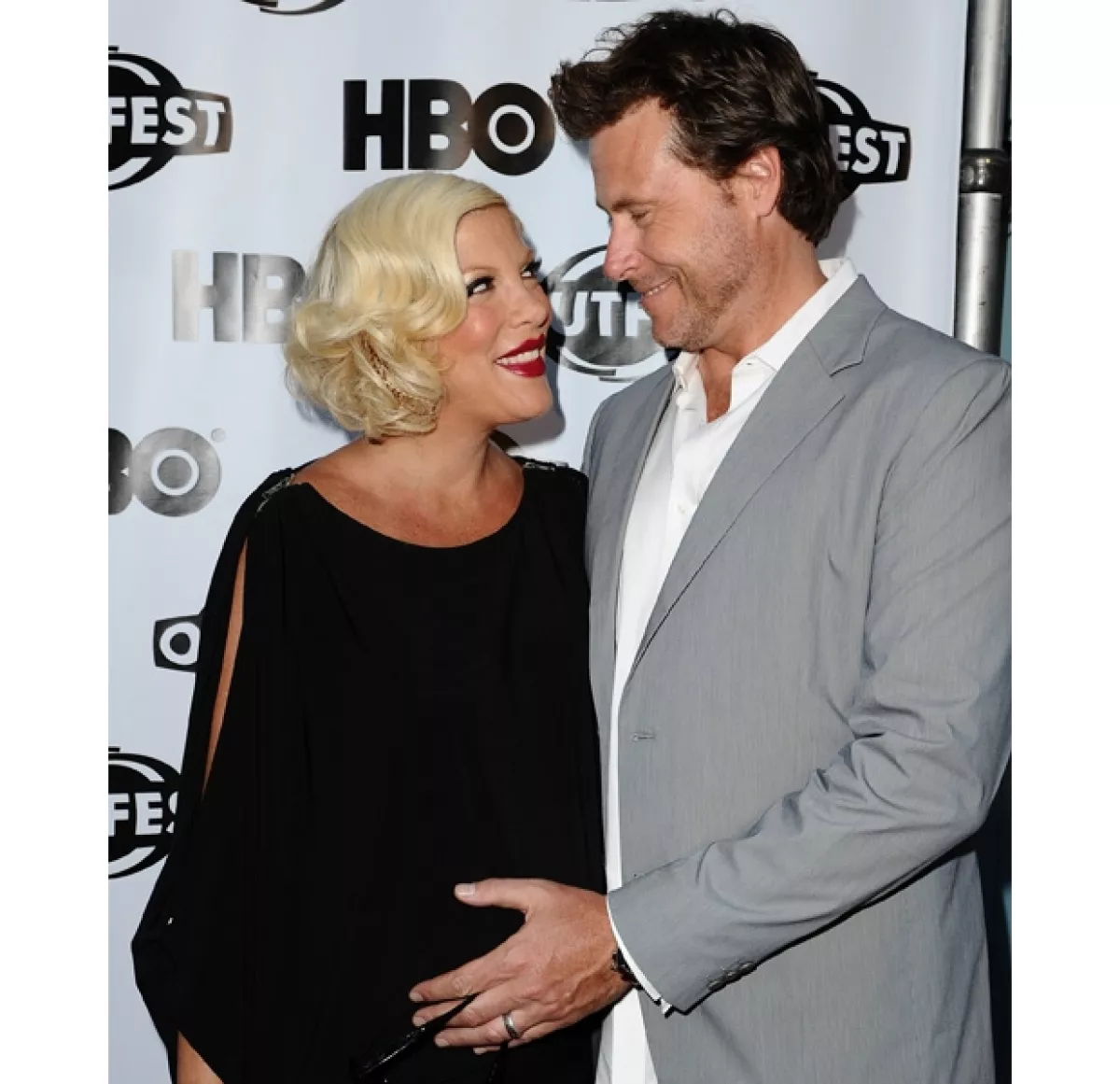 Ella se embarazó en 2007 de su primer bebé con Dean McDermott.