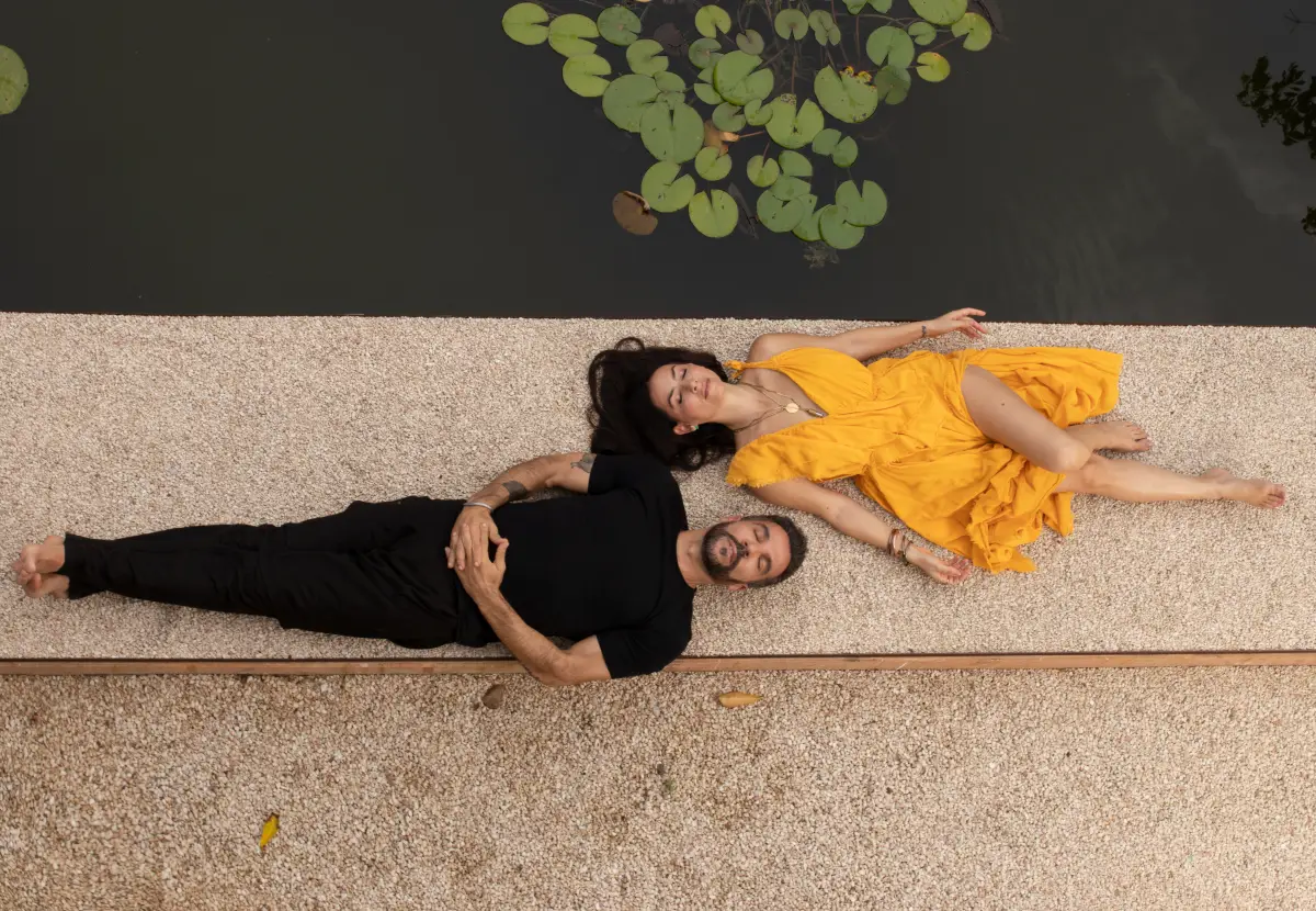 Claudia Lizaldi y Pedro Moctezuma