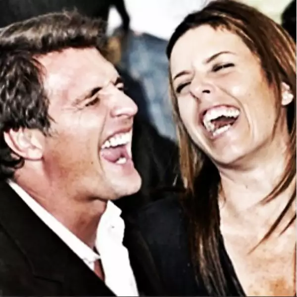 El sentido del humor es clave en su relación: Cuál Es La Fórmula Para Ser Feliz Con Tu Pareja Por 12 Años?TE AMO BEBU.FELIZ ANIVERSARIO DE NOVIOS, posteó Juan.
