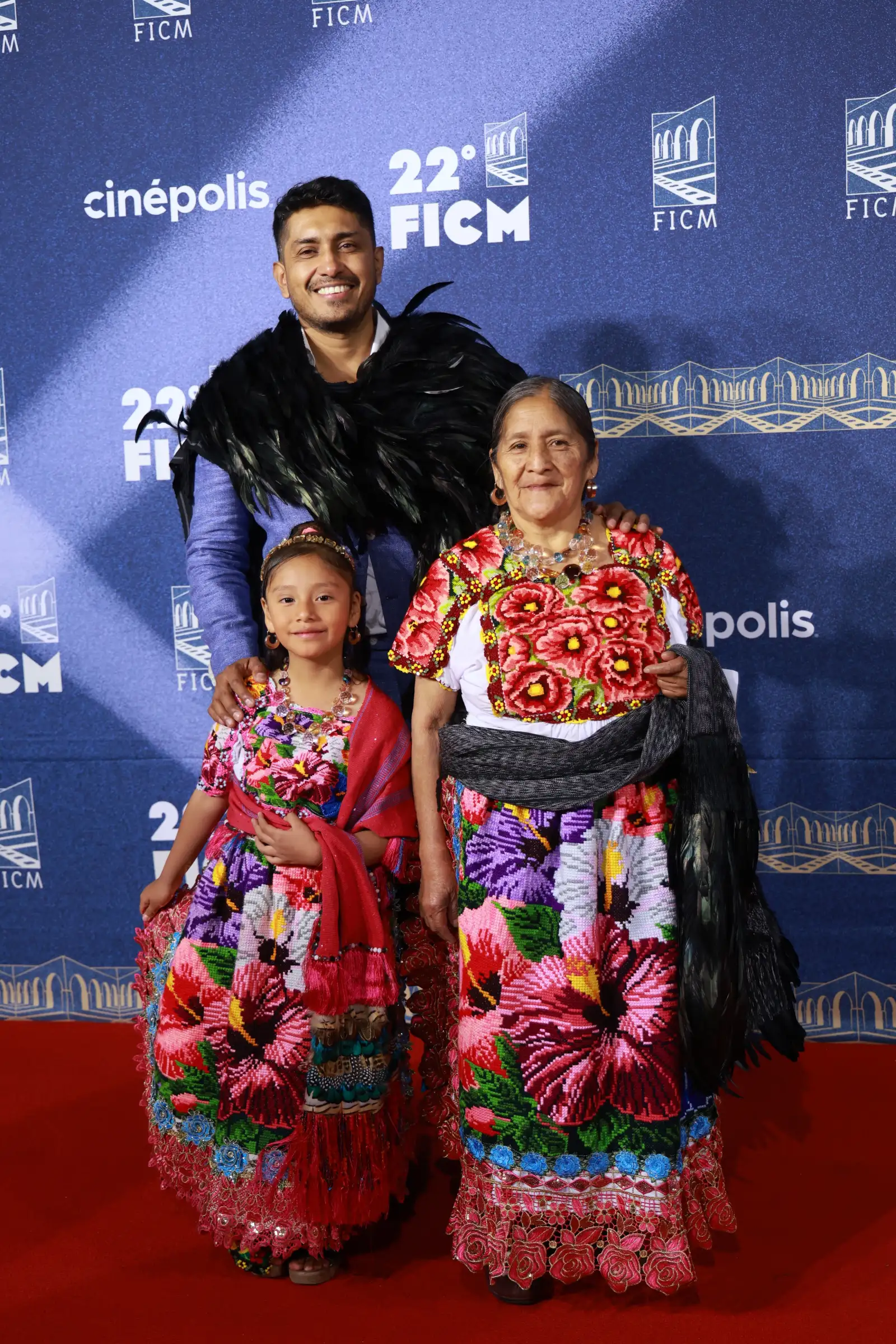 Tenoch Huerta, Leslie Bautista y Feliciana 